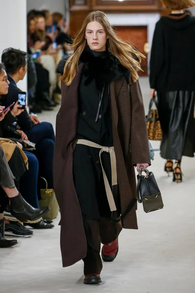 Look 14